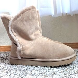 UGG Classic Short Fluff High-Low boot Size 10 tan Sand